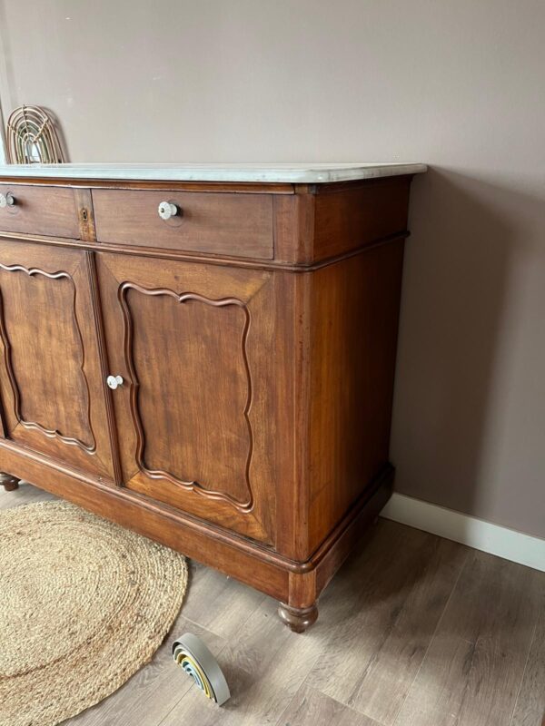 Vintage houtkleur commode met wit marmerenblad