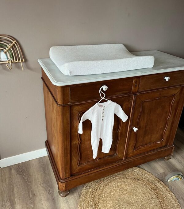 Vintage houtkleur commode met wit marmerenblad