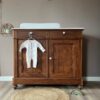 Vintage houtkleur commode met wit marmerenblad