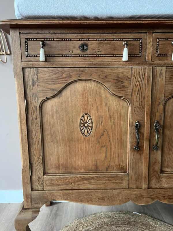 Vintage sierlijke commode/dressoir houtkleur 'Moos'