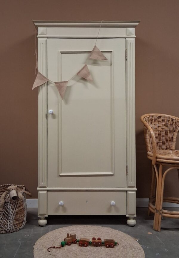 kledingkast eendeurskast vintage kast kleur naar wens kinderkamer slaapkamer inrichten