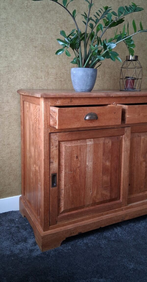 #vintagemeubels #babykamer #kinderkamer #vintagebabykamer #vintagekinderkamer #commode #vintagekast #duurzaamwonen #uniekinterieur #josiefine #josiefinenl #tweedeleven #liefdevoormeubels