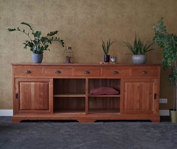 #vintagemeubels #babykamer #kinderkamer #vintagebabykamer #vintagekinderkamer #commode #vintagekast #duurzaamwonen #uniekinterieur #josiefine #josiefinenl #tweedeleven #liefdevoormeubels