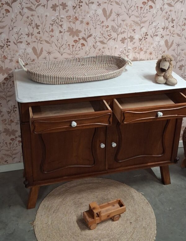 WhatsApp Image 2026-01-16 at 23.26.47 (3) Vintage houtkleur commode met wit marmerenblad