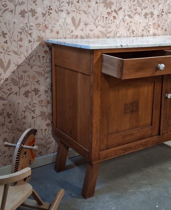Vintage houtkleur commode met wit marmerenblad
