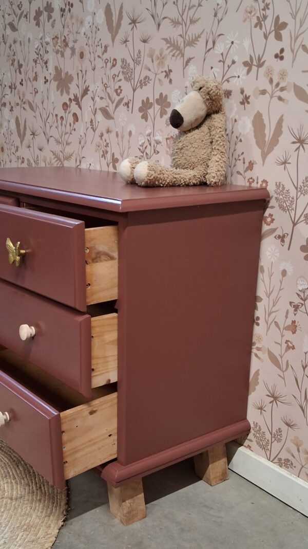 Vintage houtkleur commode met wit marmerenblad