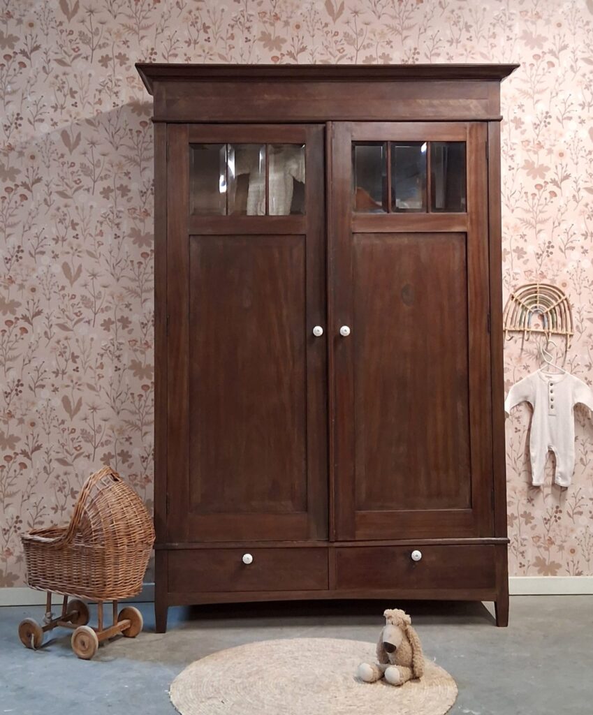 kledingkast tweedeurskast vintage kast kleur naar wens kinderkamer slaapkamer inrichten babykamer tienerkamer kledingkast uniek duurzaam