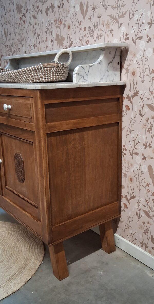 Vintage houtkleur commode met wit marmerenblad