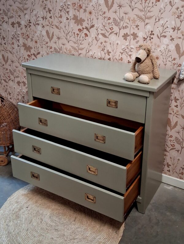 Vintage ladekast commode babykamer halkast groen duurzaam uniek kinderkamer