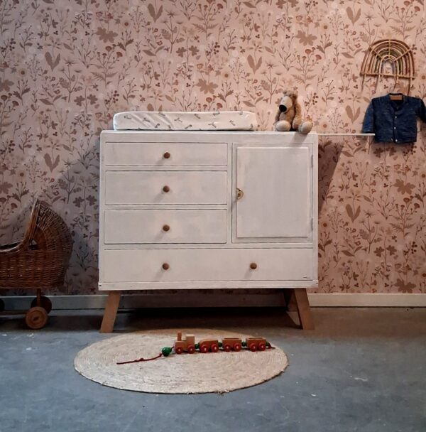 vintage commode babykamer, vintage kast kinderkamer