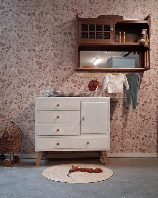 Vintage hangkastje / kapstok / kledingkastje in een kleur naar keuze