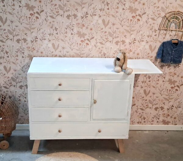 vintage commode babykamer, vintage kast kinderkamer