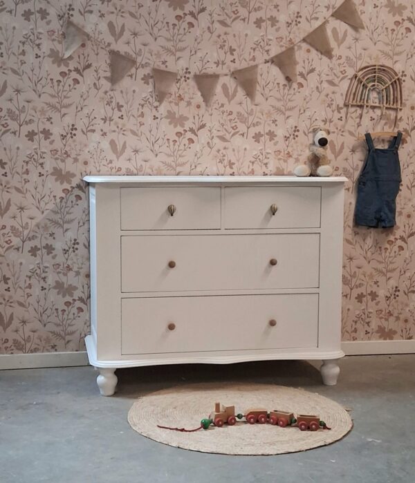 vintage commode babykamer, vintage kast kinderkamer