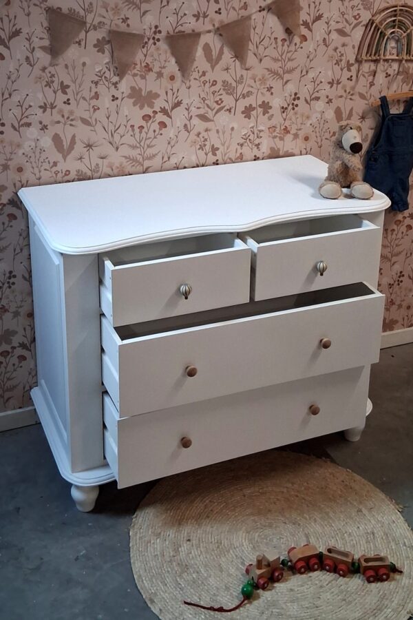 vintage commode babykamer, vintage kast kinderkamer
