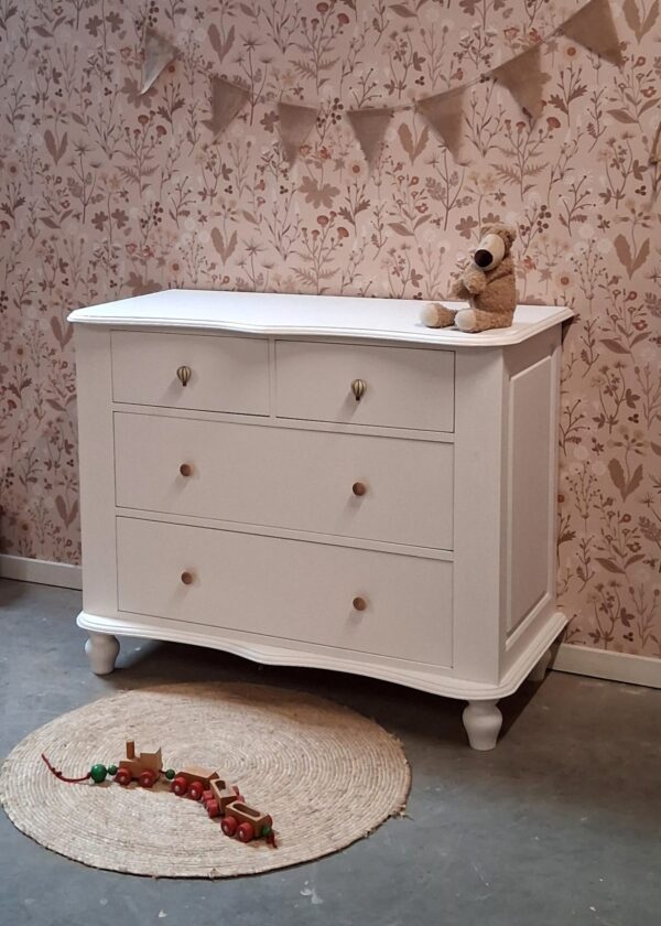 vintage commode babykamer, vintage kast kinderkamer
