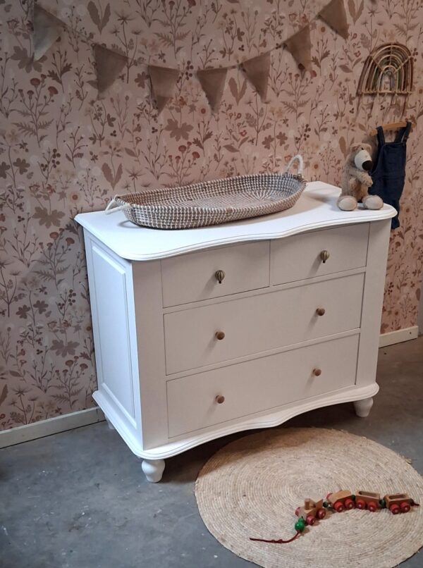 vintage commode babykamer, vintage kast kinderkamer