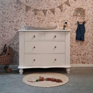 WhatsApp Image 2026-03-30 at 10.53.22 (3) vintage commode babykamer, vintage kast kinderkamer