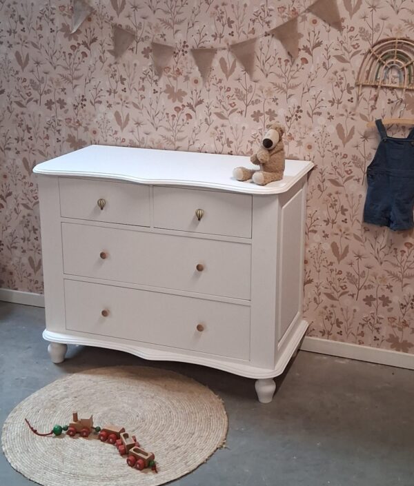 vintage commode babykamer, vintage kast kinderkamer