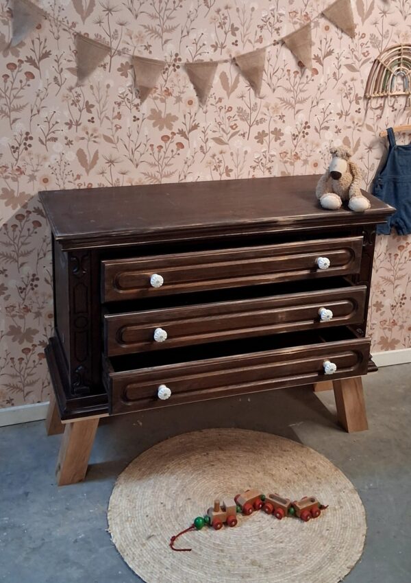 vintage commode babykamer, vintage kast kinderkamer