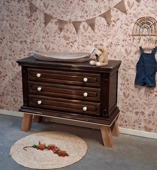 vintage commode babykamer, vintage kast kinderkamer