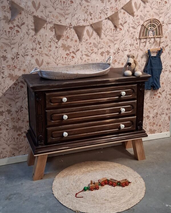 vintage commode babykamer, vintage kast kinderkamer