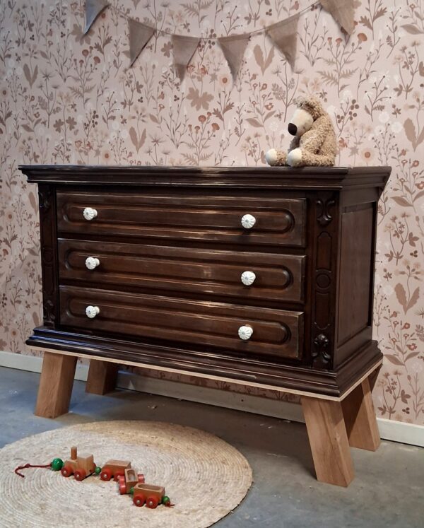 vintage commode babykamer, vintage kast kinderkamer