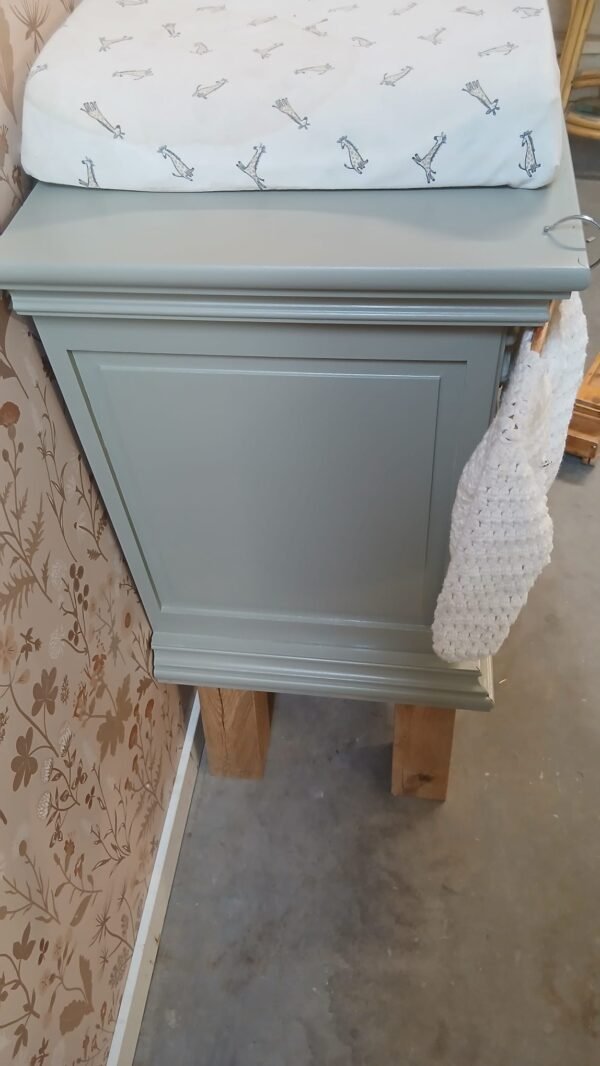 Vintage commode houtkleur/badkamermeubel