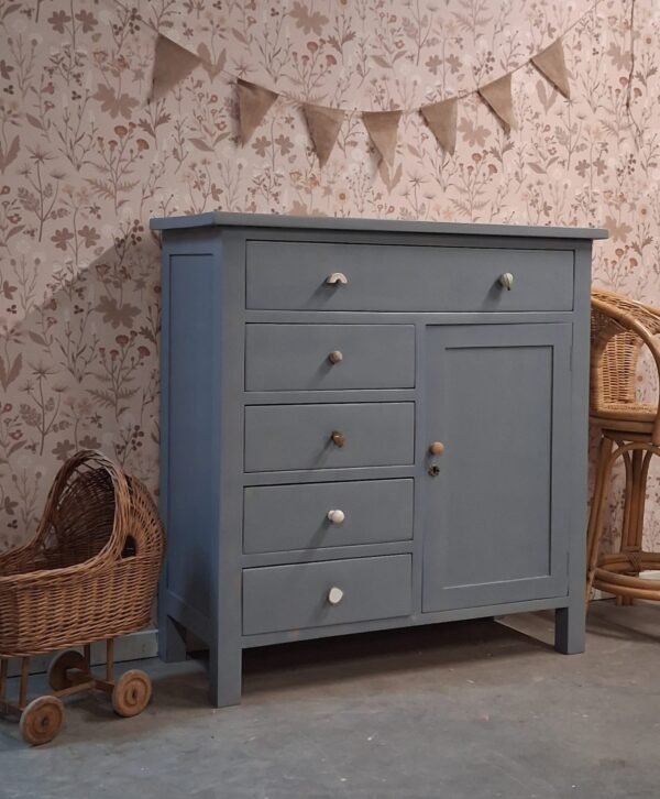 vintage commode babykamer, vintage kast kinderkamer speelgoedkast woonkamer uniek duurzaam