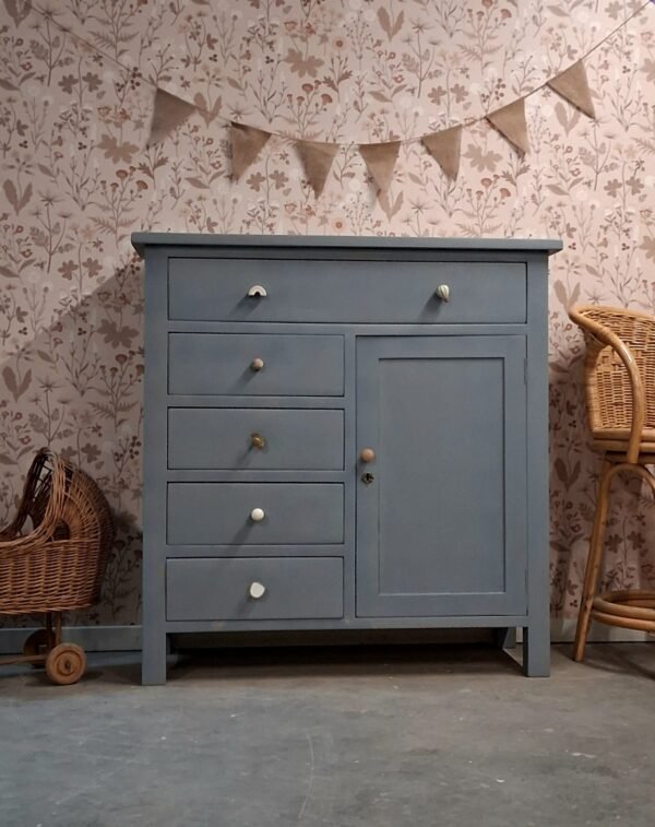 vintage commode babykamer, vintage kast kinderkamer speelgoedkast woonkamer uniek duurzaam
