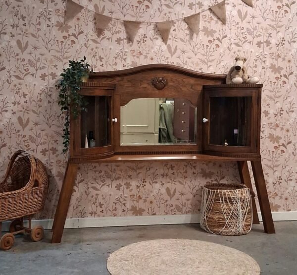 Vintage kaptafel meidenkamer kinderkamer uniek duurzaam babykamer