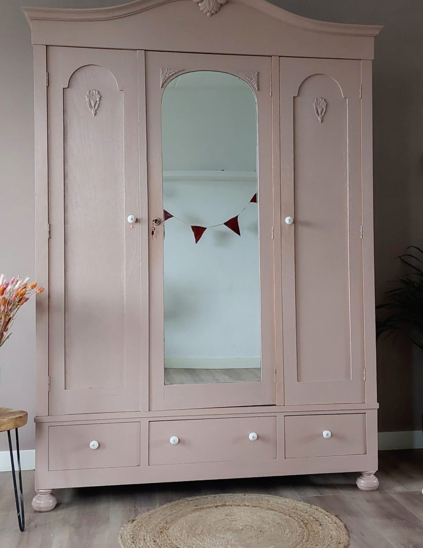 Vintage Demontabele spiegelkast in een warme oudroze kleur